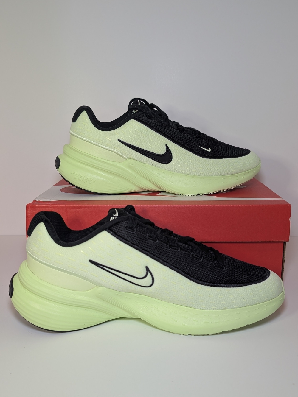 Nike Uplift SC Youth Size 5.5Y Running Shoes Black And Bright Volt Color NIB - Picture 2 of 8